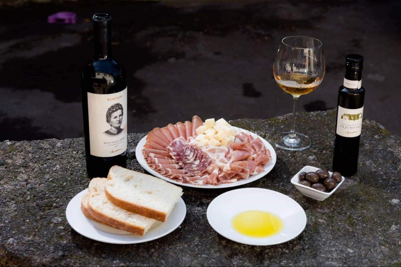 Bordon Wines, Estate With Accommodation Dekani 外观 照片